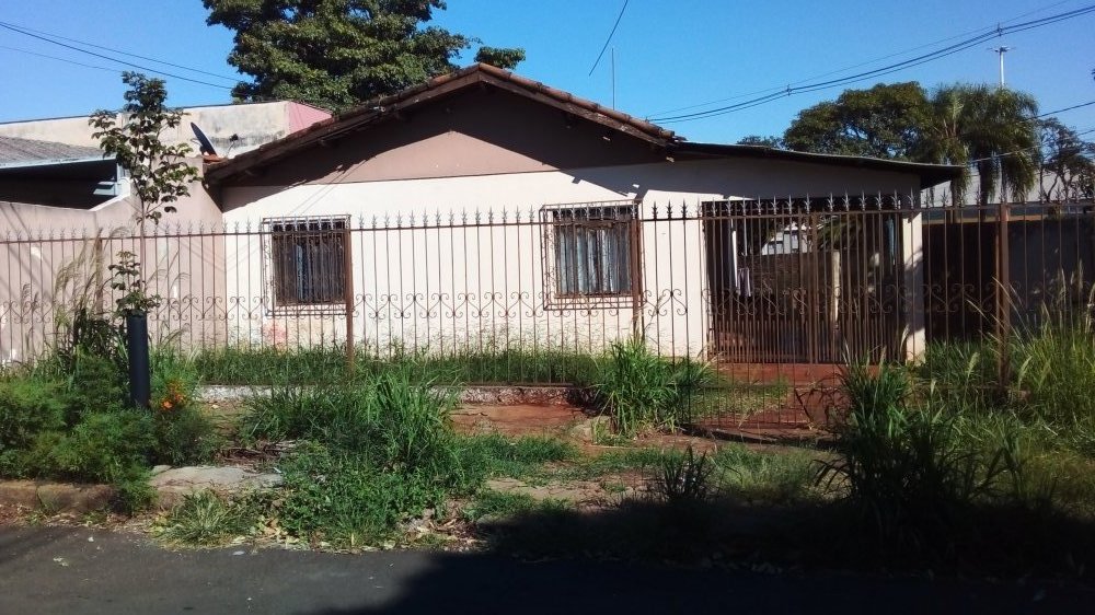 Casa - Venda - Conjunto Habitacional Violim - Londrina - PR
